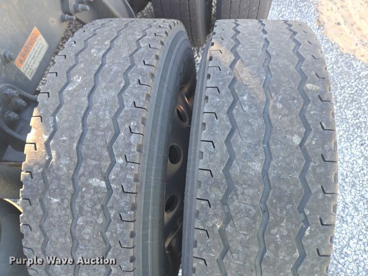 image for item YA1387 2016 Freightliner Cascadia semi truck