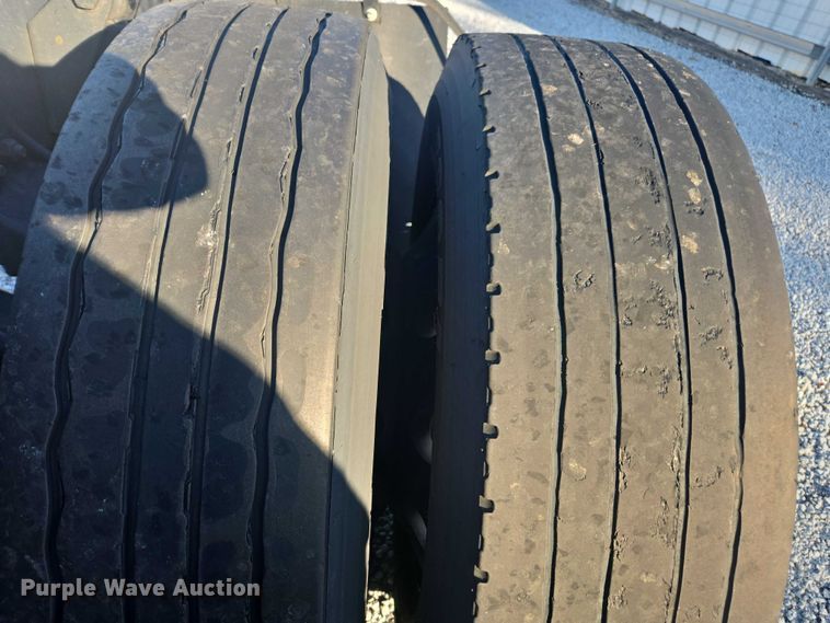 image for item YA1387 2016 Freightliner Cascadia semi truck