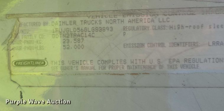 image for item YA1387 2016 Freightliner Cascadia semi truck