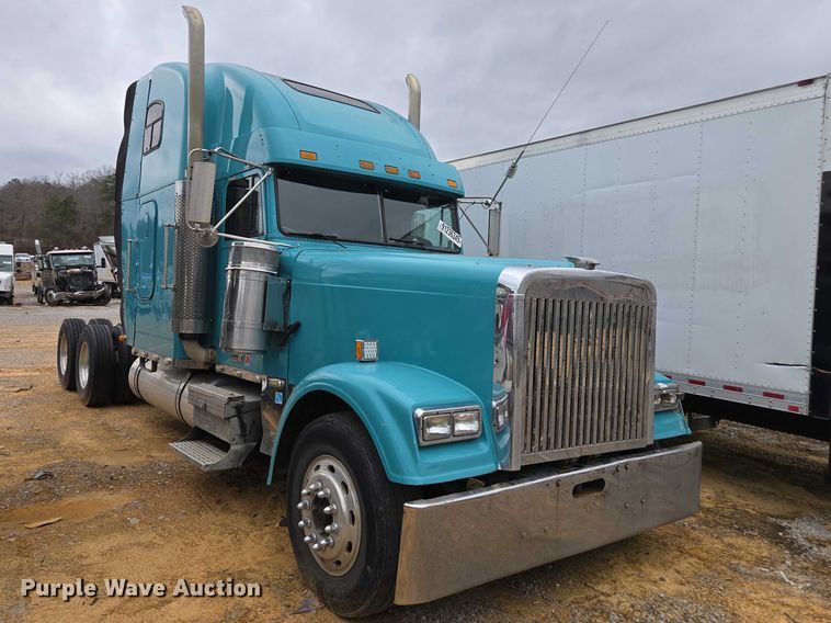 image for item YA1471 2000 Freightliner Classic XL semi truck