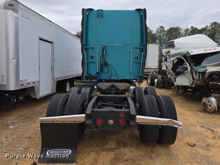 image for item YA1471 2000 Freightliner Classic XL semi truck