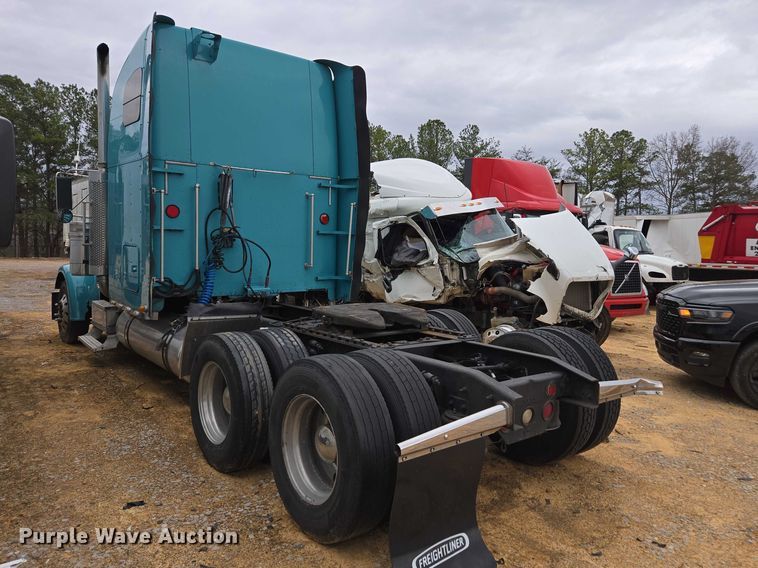 image for item YA1471 2000 Freightliner Classic XL semi truck