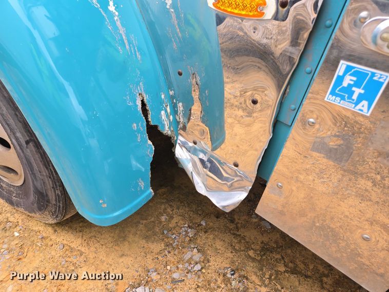 image for item YA1471 2000 Freightliner Classic XL semi truck