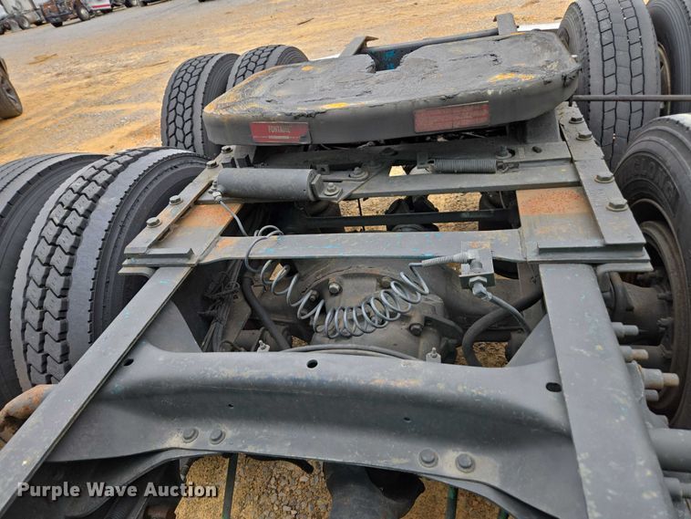 image for item YA1471 2000 Freightliner Classic XL semi truck