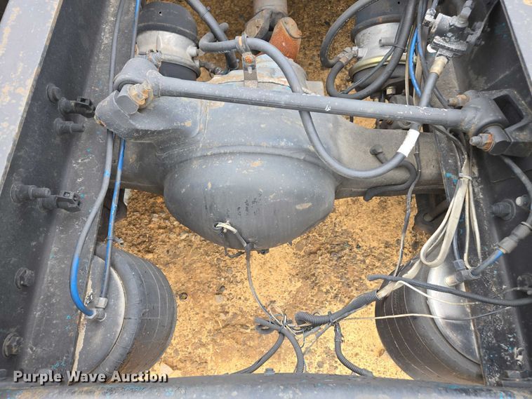 image for item YA1471 2000 Freightliner Classic XL semi truck