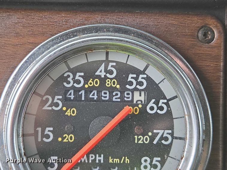 image for item YA1471 2000 Freightliner Classic XL semi truck