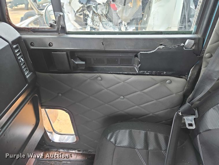 image for item YA1471 2000 Freightliner Classic XL semi truck