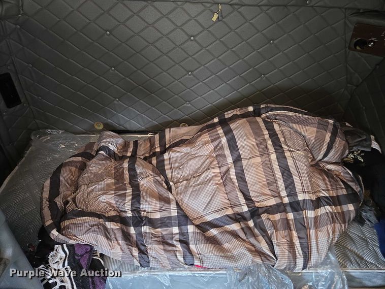 image for item YA1471 2000 Freightliner Classic XL semi truck