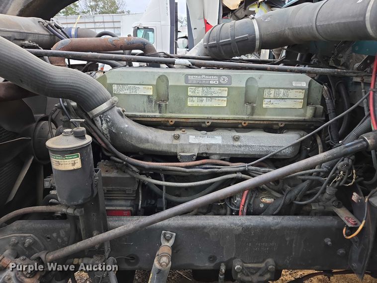 image for item YA1471 2000 Freightliner Classic XL semi truck