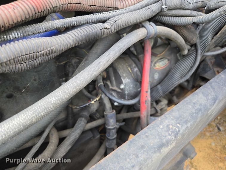 image for item YA1471 2000 Freightliner Classic XL semi truck