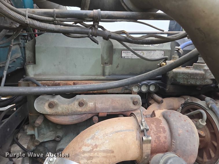 image for item YA1471 2000 Freightliner Classic XL semi truck