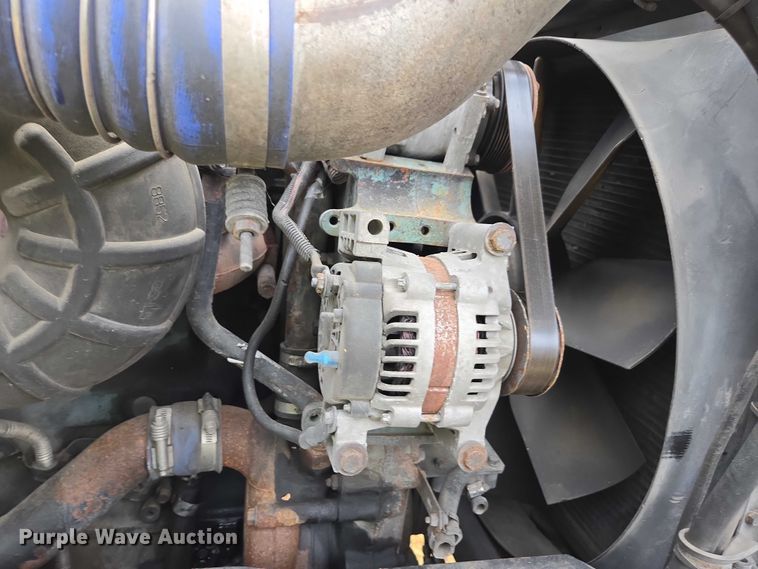 image for item YA1471 2000 Freightliner Classic XL semi truck