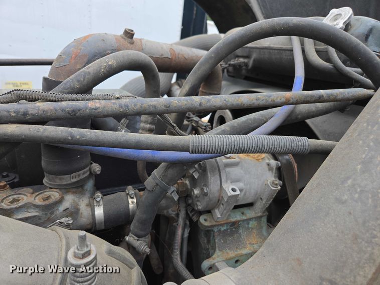 image for item YA1471 2000 Freightliner Classic XL semi truck