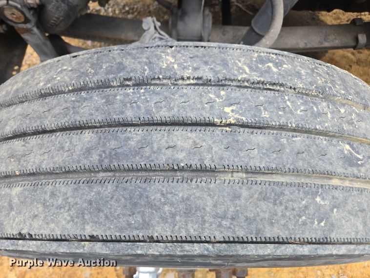 image for item YA1471 2000 Freightliner Classic XL semi truck