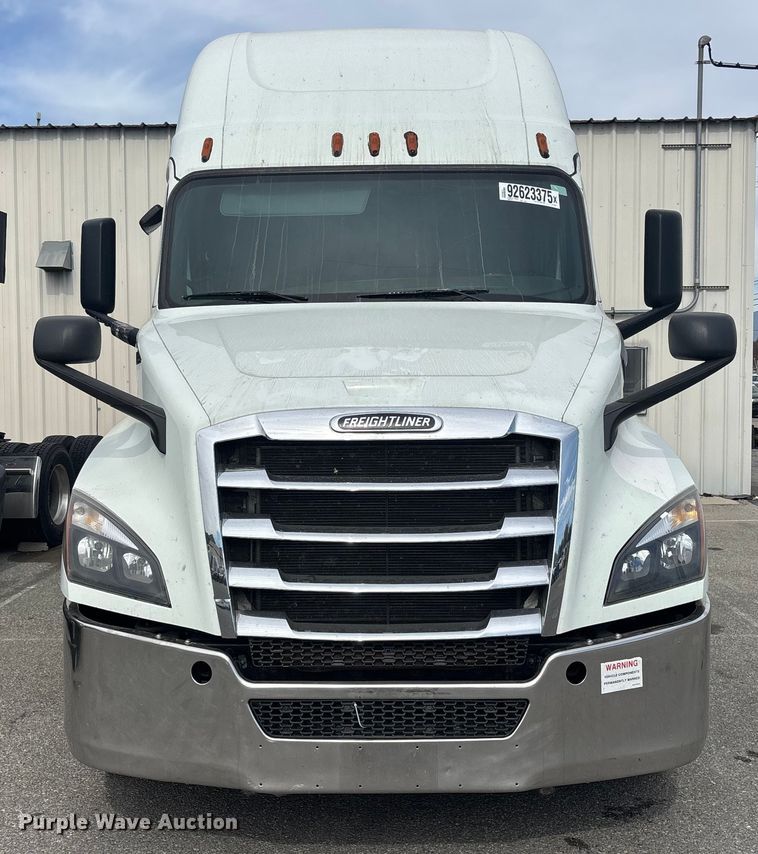 image for item YA1507 2019 Freightliner Cascadia semi truck