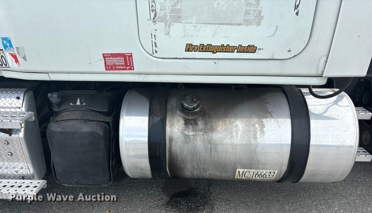 image for item YA1507 2019 Freightliner Cascadia semi truck