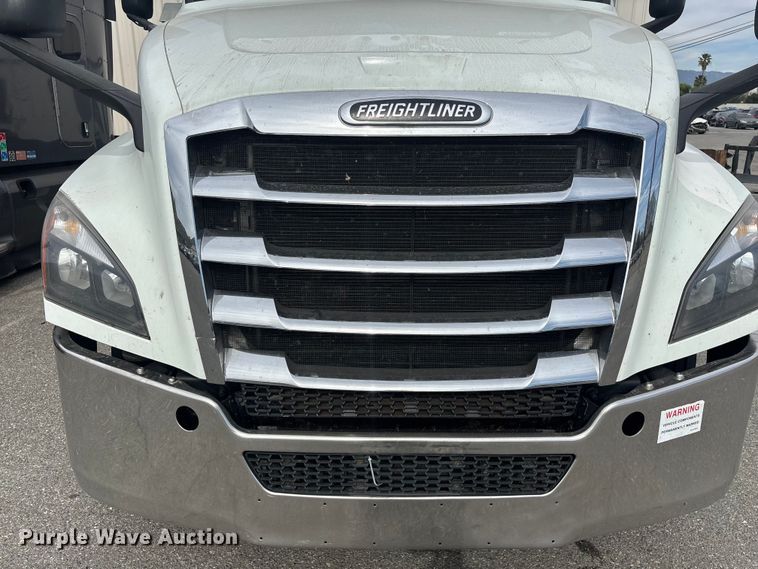 image for item YA1507 2019 Freightliner Cascadia semi truck