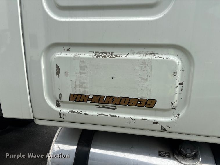 image for item YA1507 2019 Freightliner Cascadia semi truck