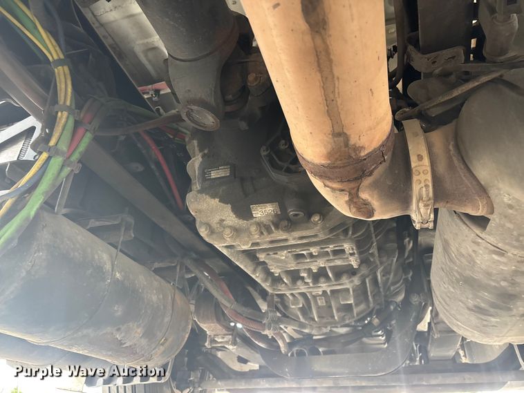 image for item YA1507 2019 Freightliner Cascadia semi truck