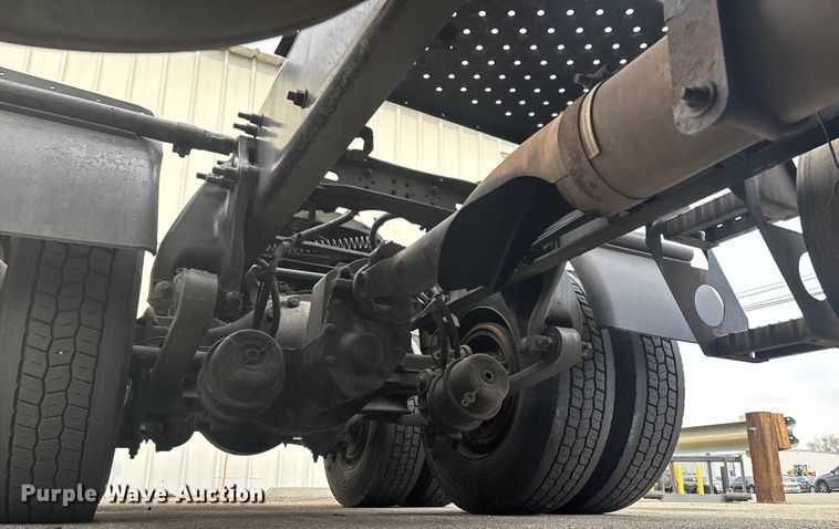 image for item YA1507 2019 Freightliner Cascadia semi truck