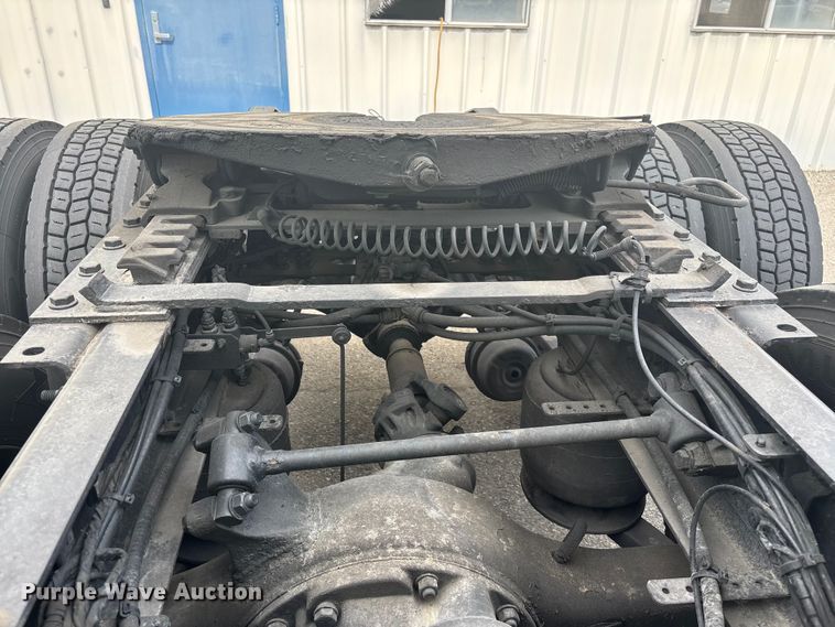 image for item YA1507 2019 Freightliner Cascadia semi truck