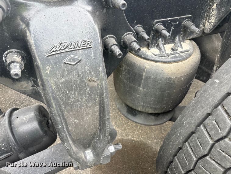 image for item YA1507 2019 Freightliner Cascadia semi truck