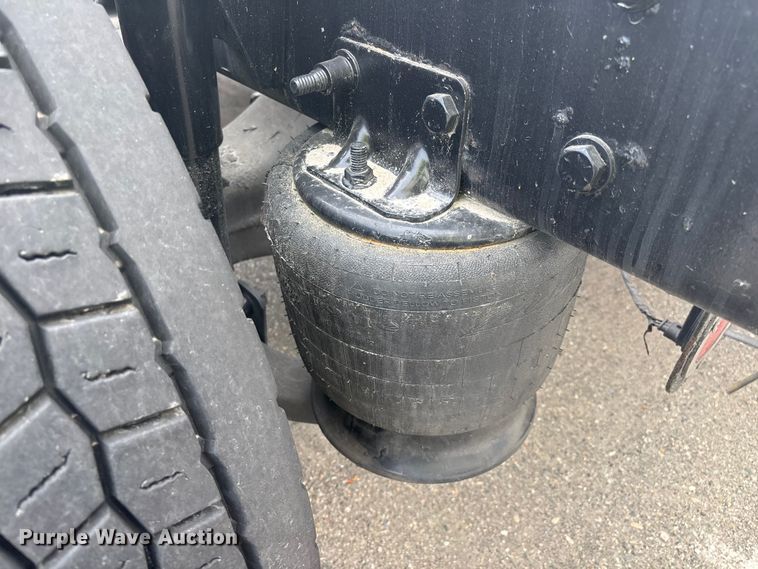 image for item YA1507 2019 Freightliner Cascadia semi truck