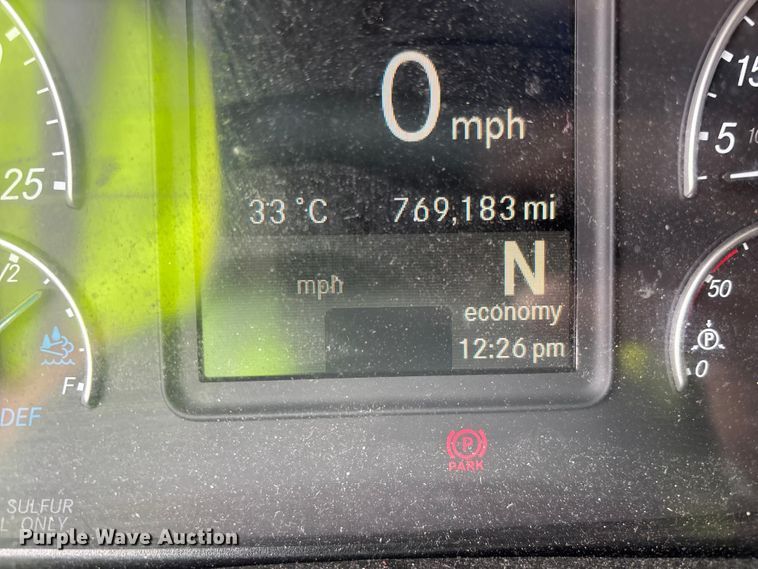 image for item YA1507 2019 Freightliner Cascadia semi truck