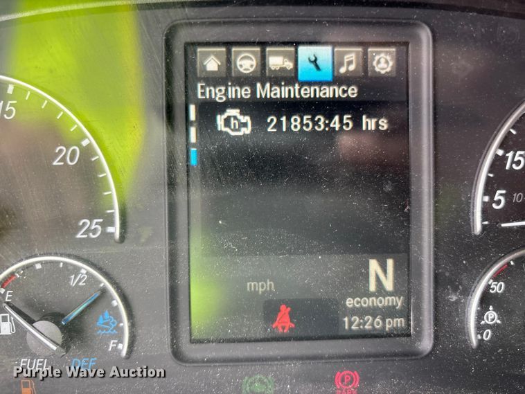 image for item YA1507 2019 Freightliner Cascadia semi truck