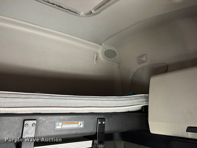 image for item YA1507 2019 Freightliner Cascadia semi truck