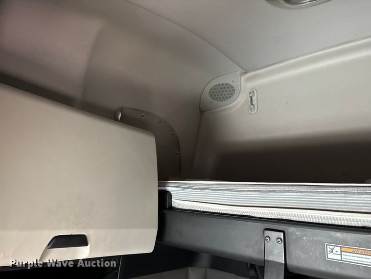 image for item YA1507 2019 Freightliner Cascadia semi truck