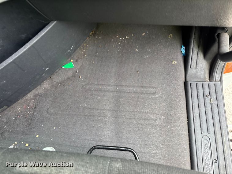 image for item YA1507 2019 Freightliner Cascadia semi truck