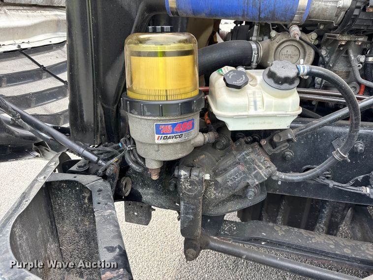 image for item YA1507 2019 Freightliner Cascadia semi truck