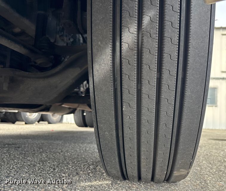 image for item YA1507 2019 Freightliner Cascadia semi truck