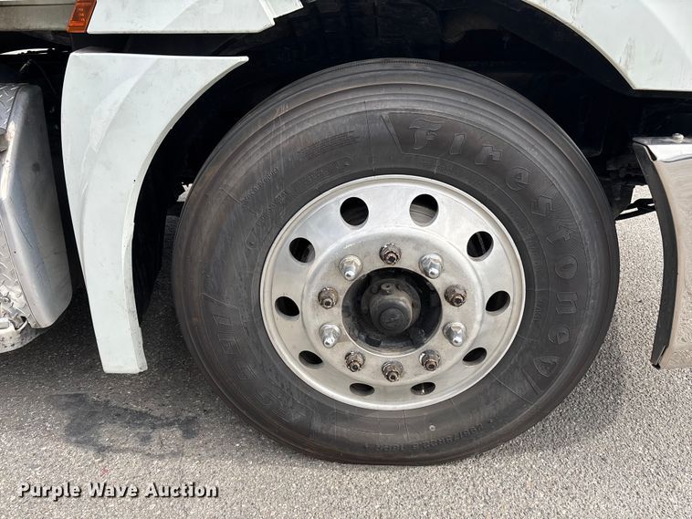 image for item YA1507 2019 Freightliner Cascadia semi truck