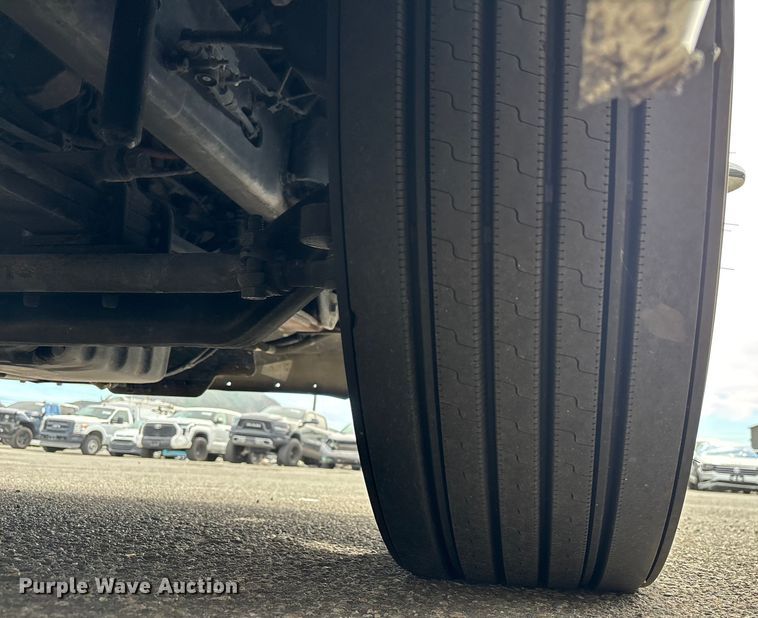 image for item YA1507 2019 Freightliner Cascadia semi truck