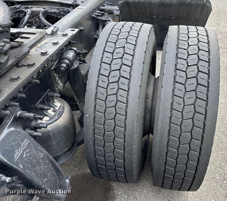 image for item YA1507 2019 Freightliner Cascadia semi truck