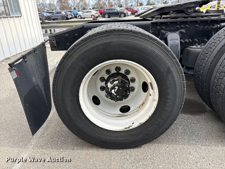 image for item YA1507 2019 Freightliner Cascadia semi truck