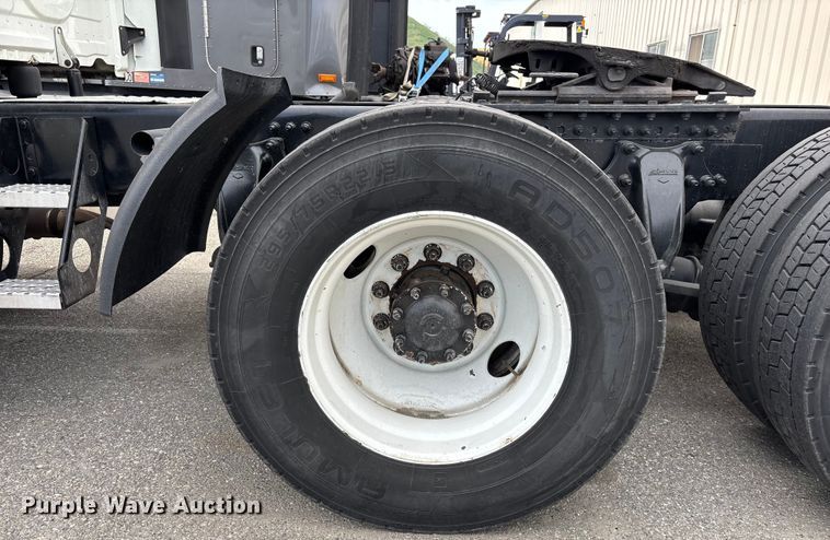 image for item YA1507 2019 Freightliner Cascadia semi truck