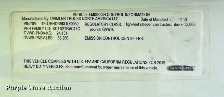 image for item YA1507 2019 Freightliner Cascadia semi truck