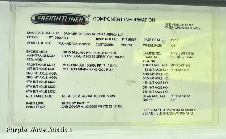 image for item YA1507 2019 Freightliner Cascadia semi truck