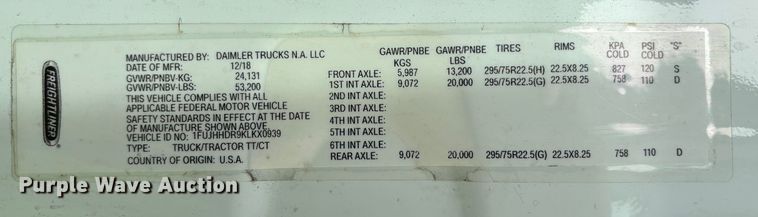 image for item YA1507 2019 Freightliner Cascadia semi truck