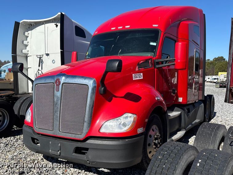 image for item YA1612 2019 Kenworth T680 semi truck