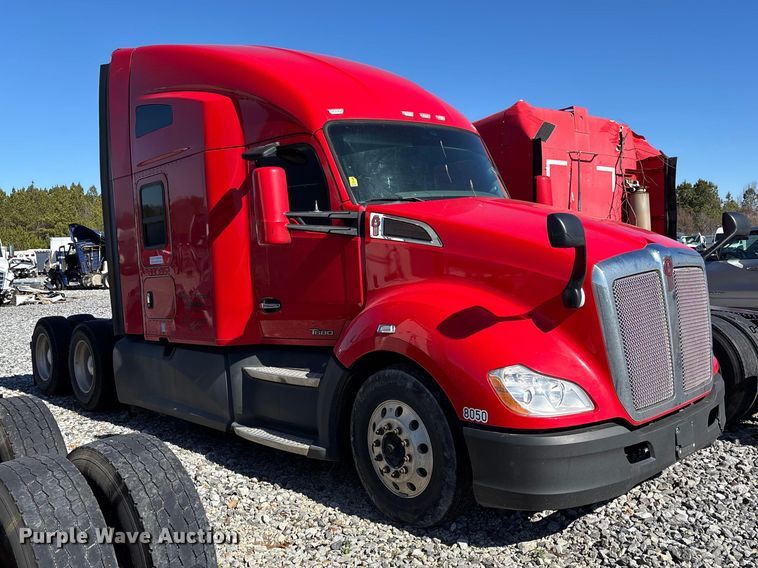 image for item YA1612 2019 Kenworth T680 semi truck