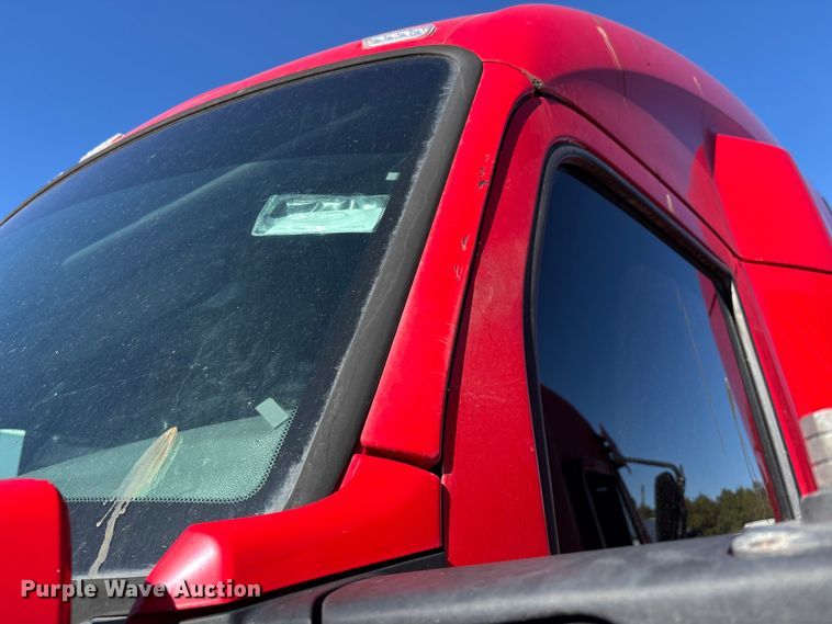 image for item YA1612 2019 Kenworth T680 semi truck