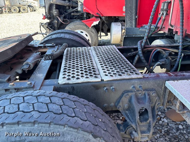 image for item YA1612 2019 Kenworth T680 semi truck