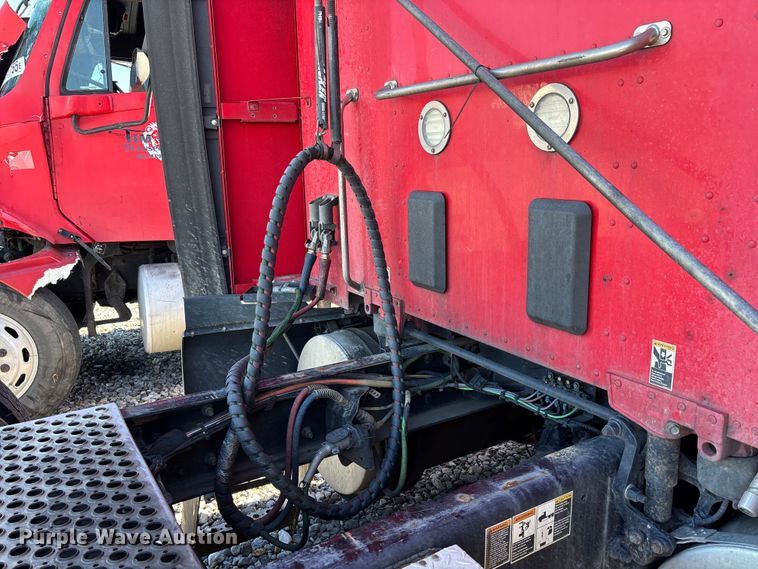 image for item YA1612 2019 Kenworth T680 semi truck