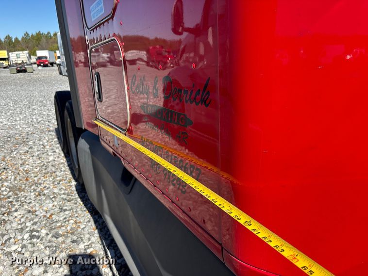 image for item YA1612 2019 Kenworth T680 semi truck