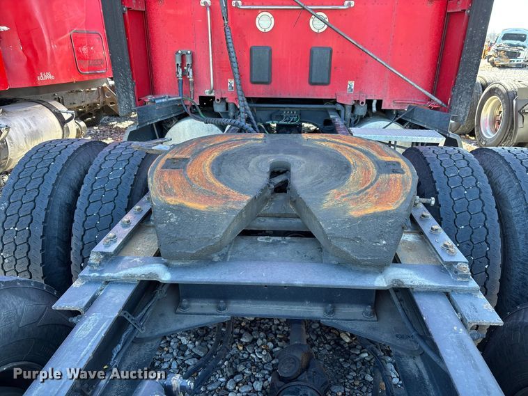 image for item YA1612 2019 Kenworth T680 semi truck