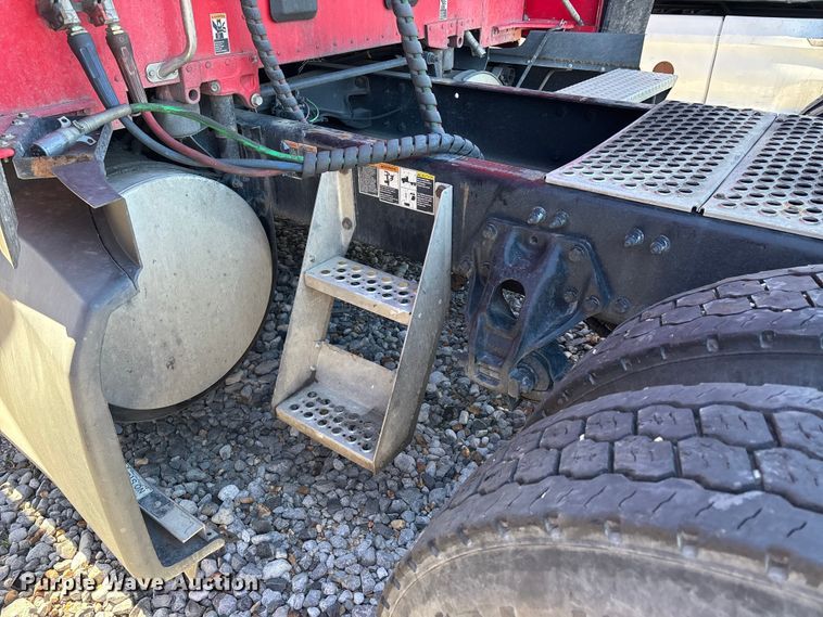 image for item YA1612 2019 Kenworth T680 semi truck